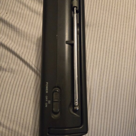 SONY PORTABLE RADIO - Picture 2 of 4